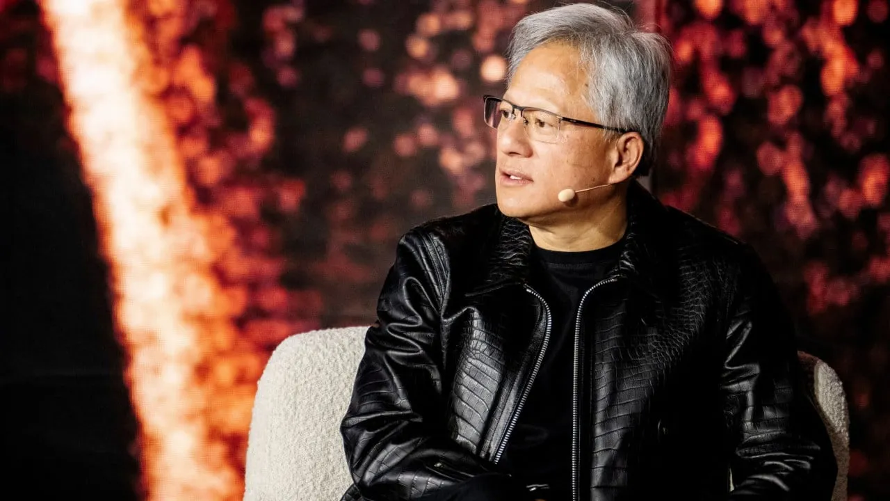 英伟达首席执行官黄仁勋强调印度与穆克什·
