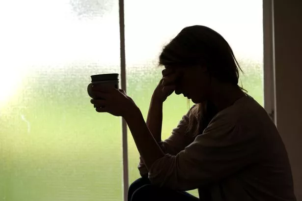 “可怜的”施虐者殴打女友，然后用“男生诗
