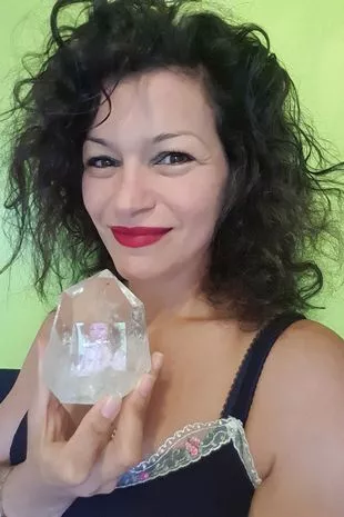 “我是一个现实生活中的女巫，人们应该害怕